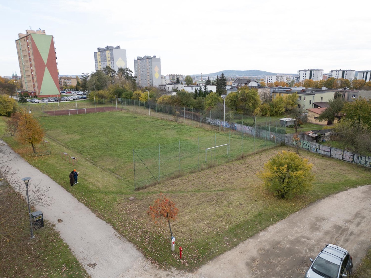 Plac przy ul. Chrobrego w Kielcach przed budową boiska WNB Arena